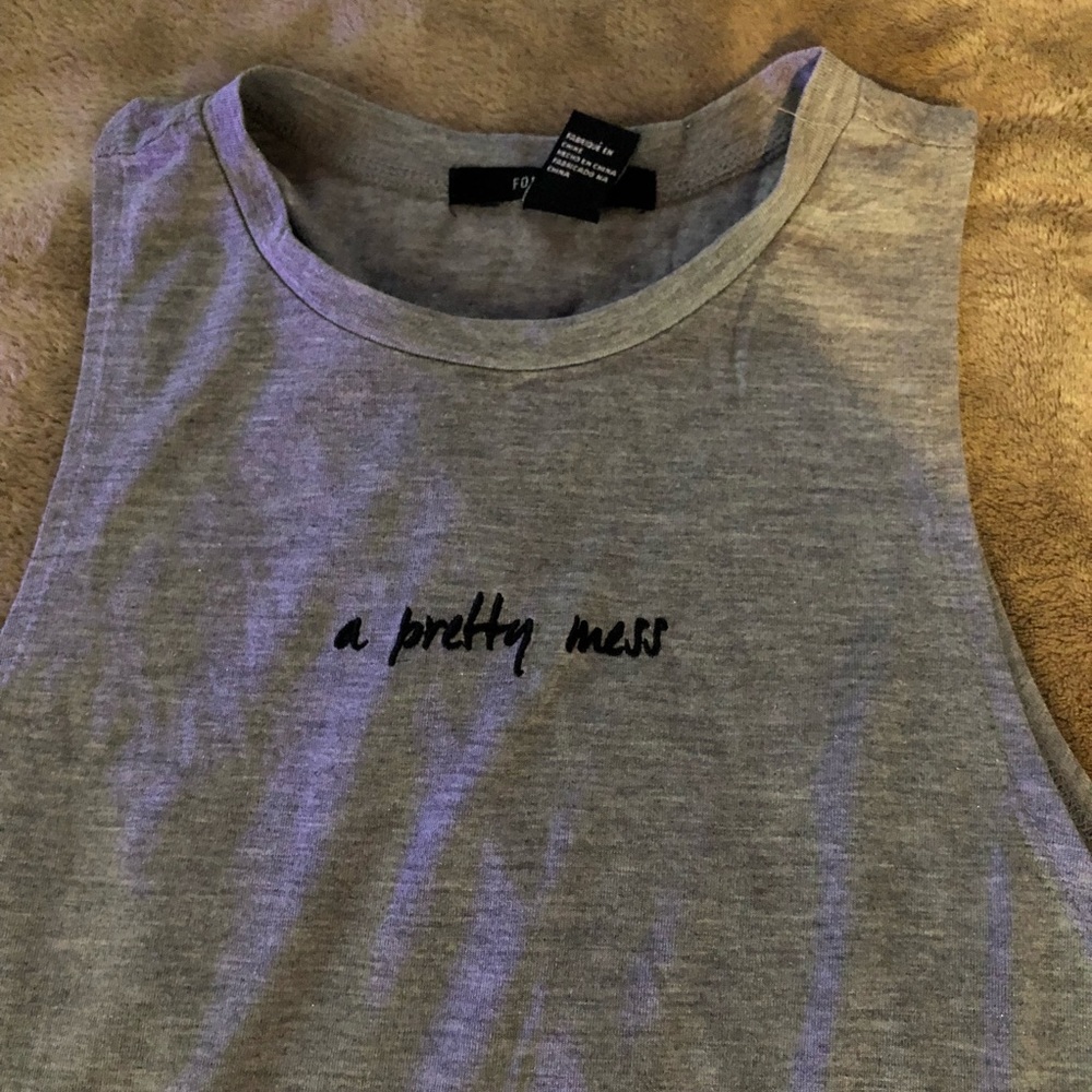 Pretty mess tee